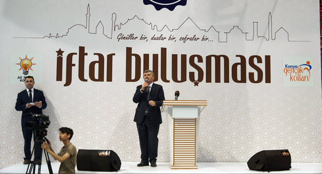 Başkan Akyürek, İftarda Gençlerle Buluştu