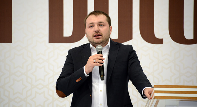 Başkan Akyürek, İftarda Gençlerle Buluştu