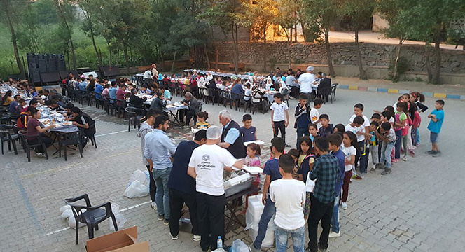 Hakkari Merkez ve Yüksekova'da Kardeşlik Sofraları Kuruyoruz