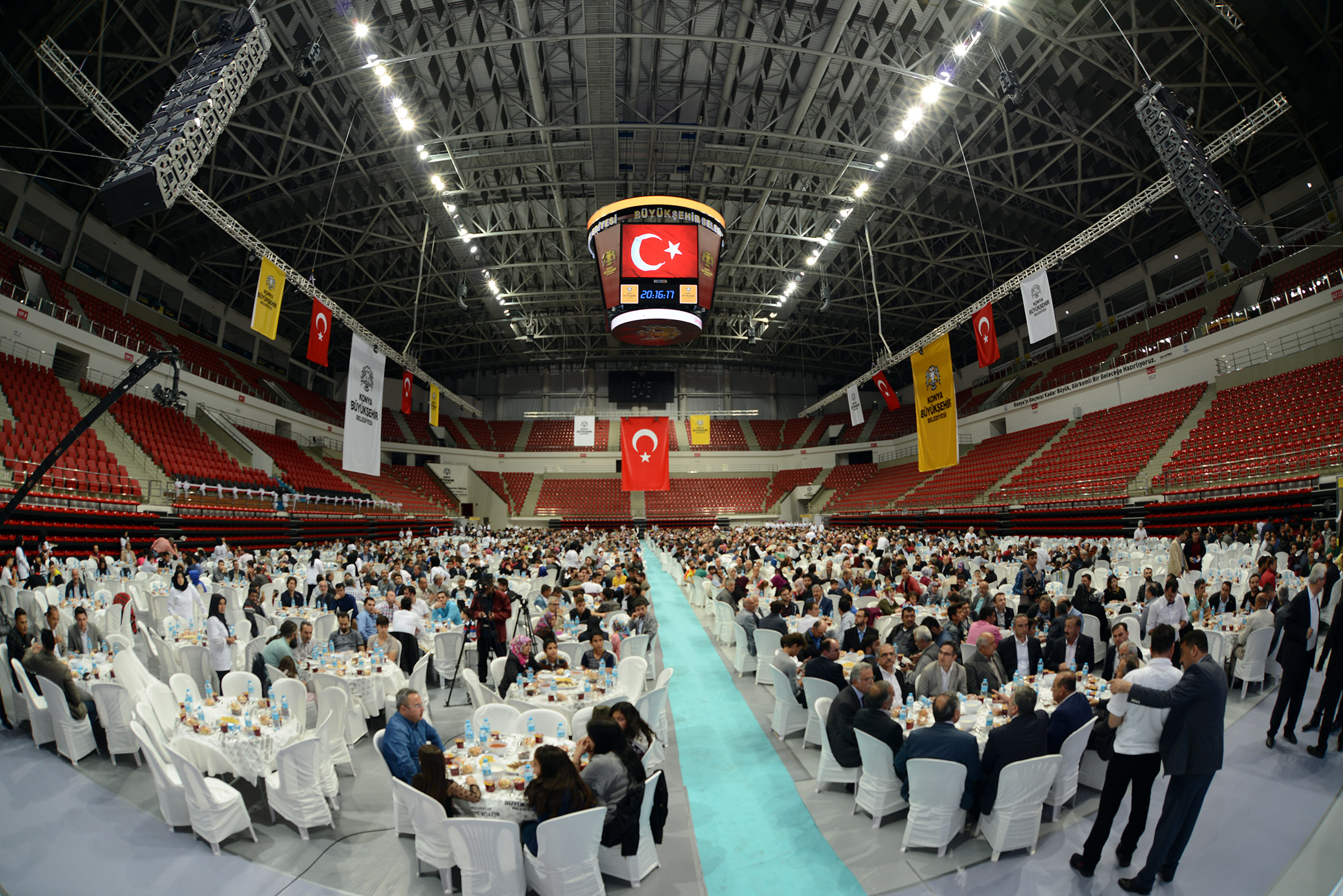 Başkan Akyürek, Esnaf Odalarının Üyeleri ile İftarlarda Buluşuyor
