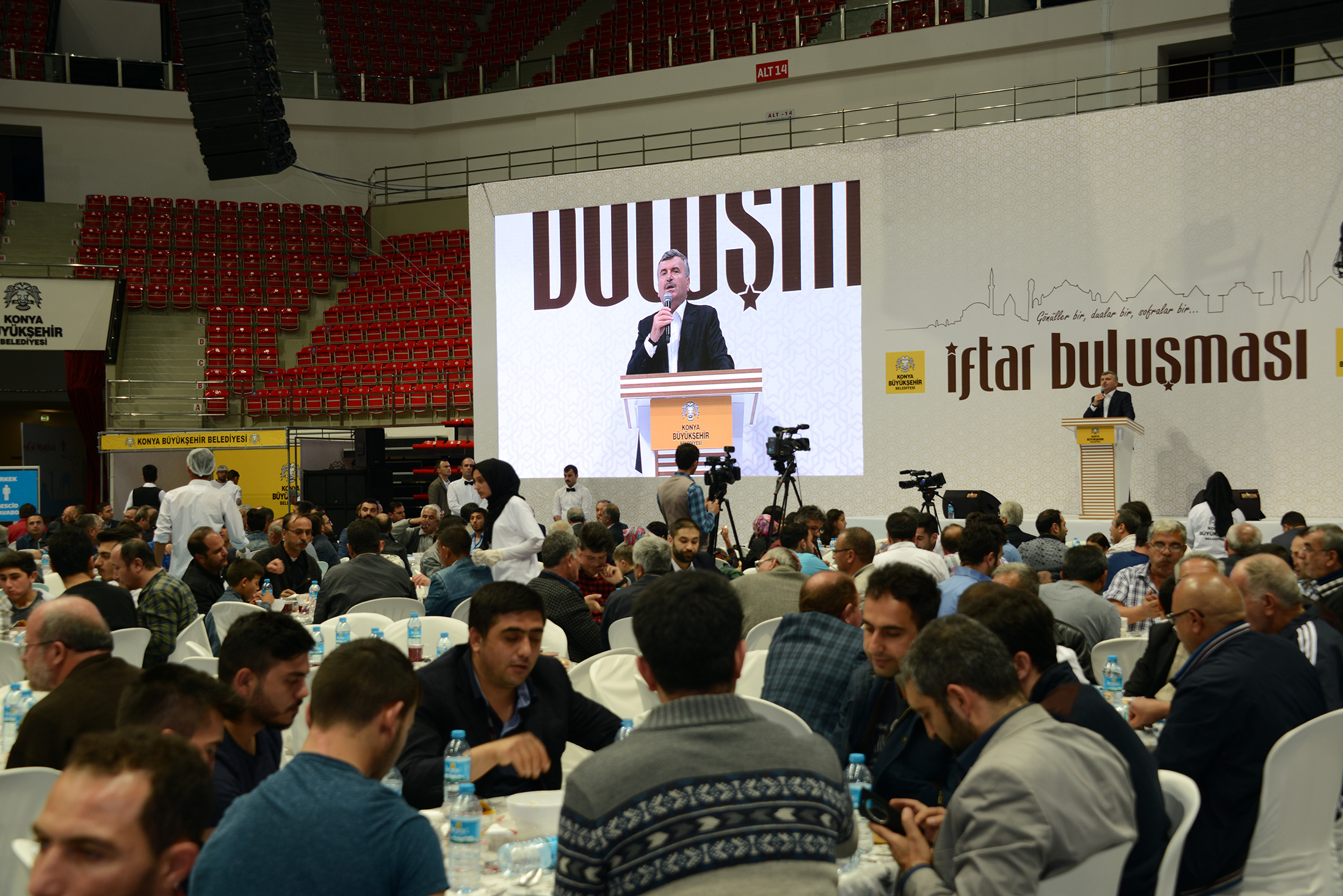 Başkan Akyürek, Esnaf Odalarının Üyeleri ile İftarlarda Buluşuyor