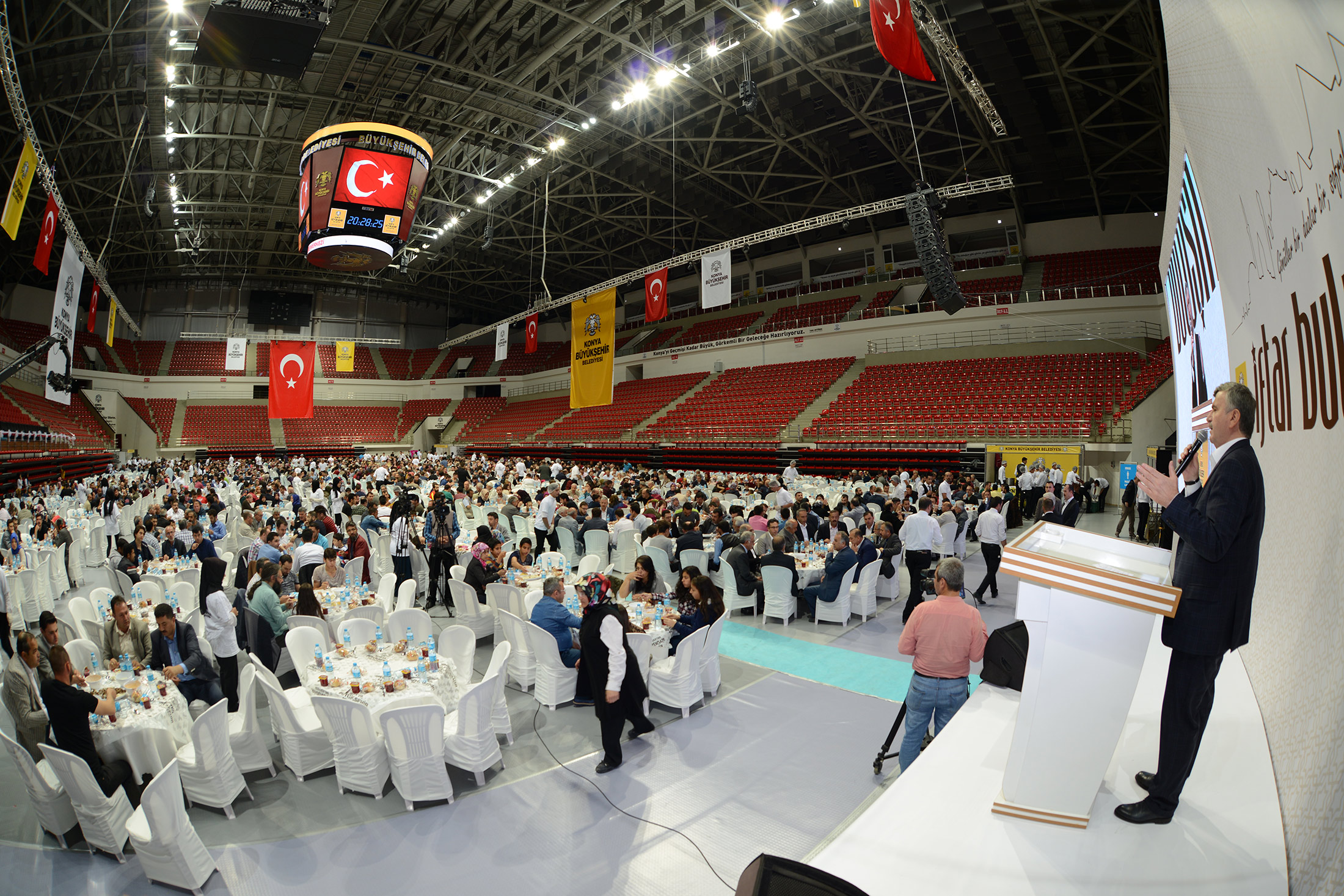 Başkan Akyürek, Esnaf Odalarının Üyeleri ile İftarlarda Buluşuyor