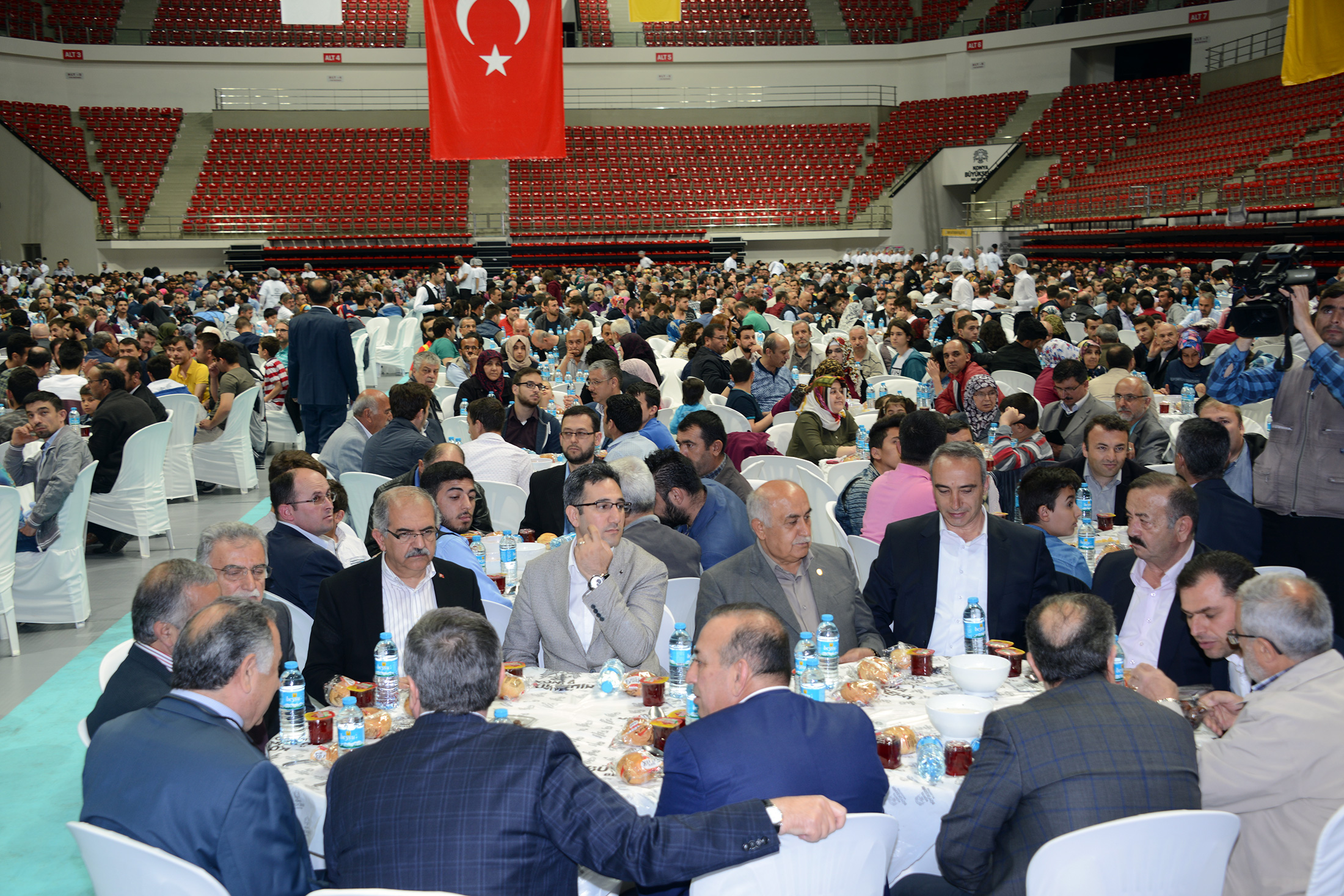Başkan Akyürek, Esnaf Odalarının Üyeleri ile İftarlarda Buluşuyor