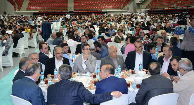 Başkan Akyürek, Esnaf Odalarının Üyeleri ile İftarlarda Buluşuyor