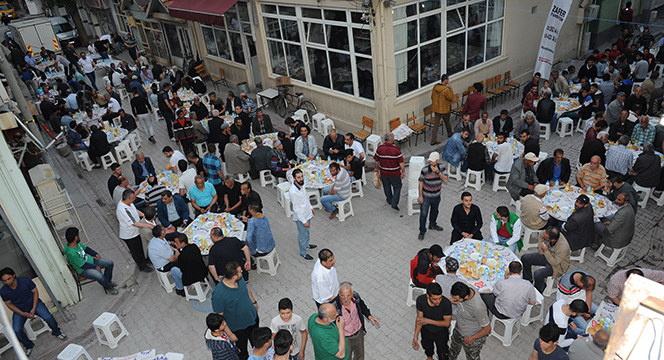 Başkan Akyürek Toplumun Farklı Kesimleri İle İftarlarda Buluşuyor