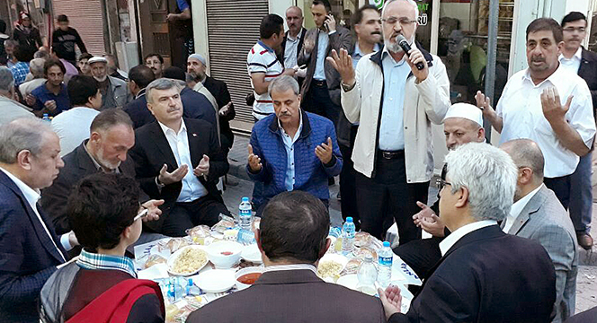 Başkan Akyürek Toplumun Farklı Kesimleri İle İftarlarda Buluşuyor