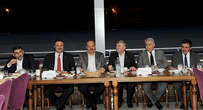 Başkan Akyürek Toplumun Farklı Kesimleri İle İftarlarda Buluşuyor