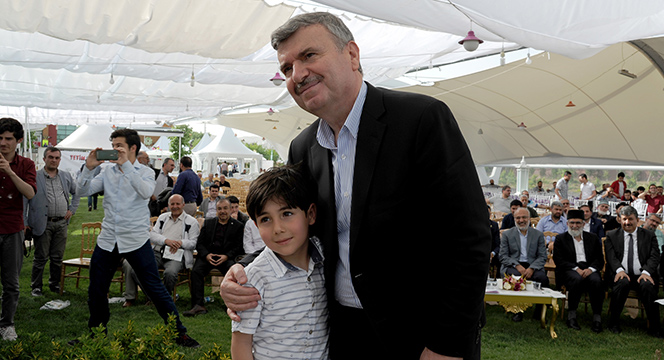 'Ne Mutlu Yetimlere ve Öksüzlere Sahip Çıkanlara'