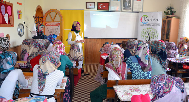 Aile Destek Merkezi Uzmanları Yaz Kur'an Kursu Öğrencilerine Eğitim Verdi