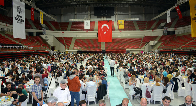 Berber ve Kuaför Esnafı Büyükşehir'in İftarında Buluştu 