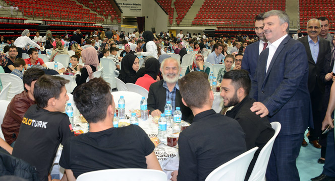 Berber ve Kuaför Esnafı Büyükşehir'in İftarında Buluştu 