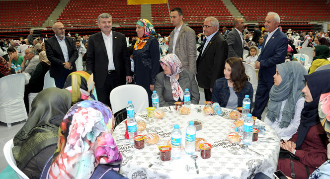 Başkan Akyürek Muhtarlarla İftarda Buluştu
