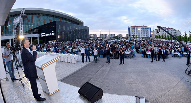 Dünya Yetimler Günü'nde Kardeşlik İftarı