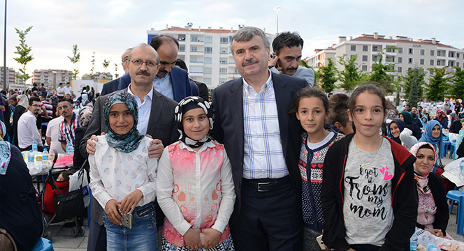 Dünya Yetimler Günü'nde Kardeşlik İftarı