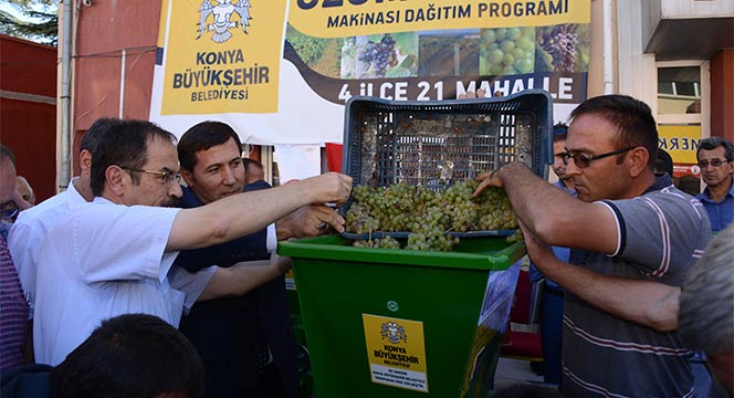 Büyükşehir\'den Üzüm Üreticisine Üzüm Sıkma Makinesi