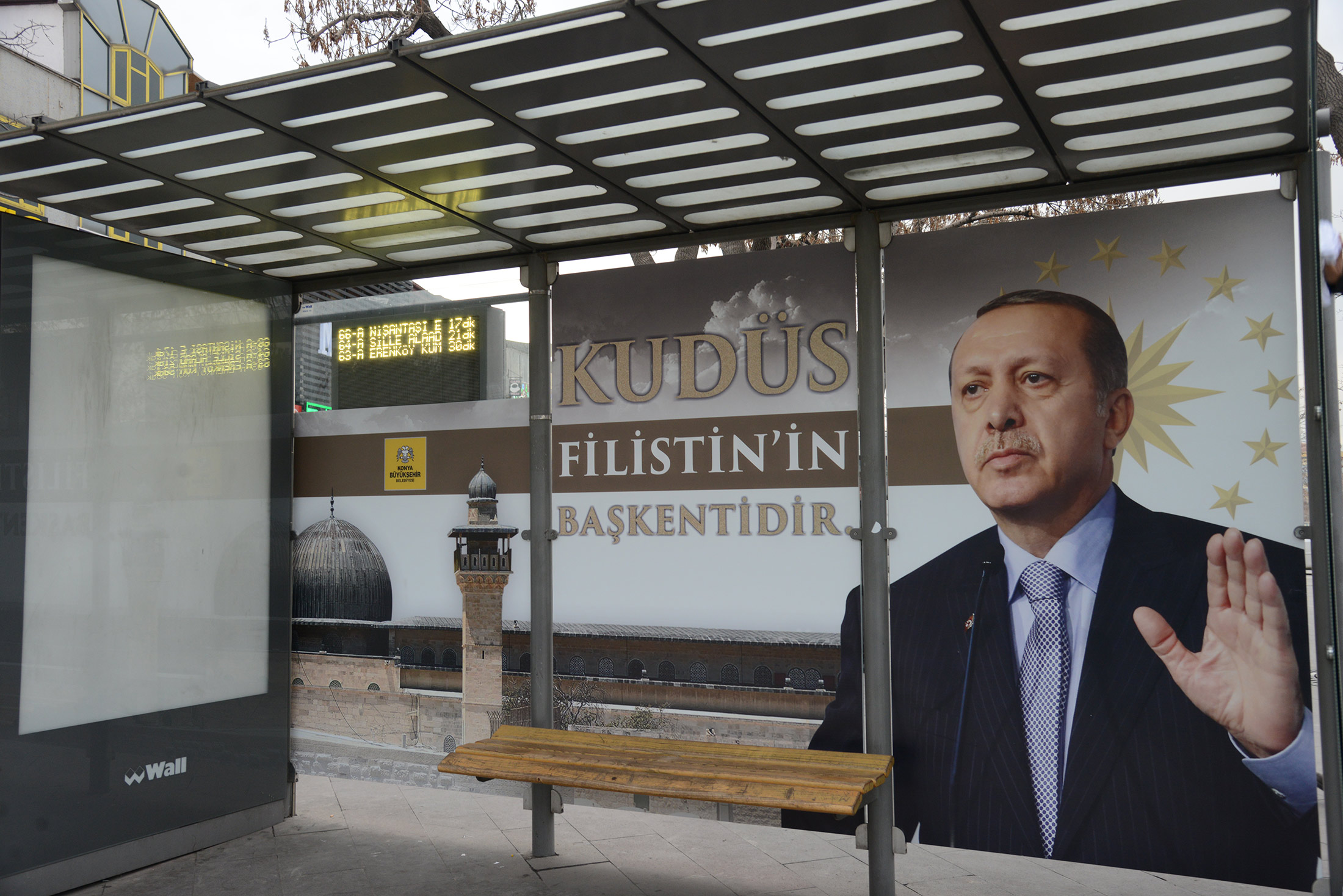 Büyükşehir'den 'Kudüs Filistin'in Başkentidir' Temalı Otobüs Durağı