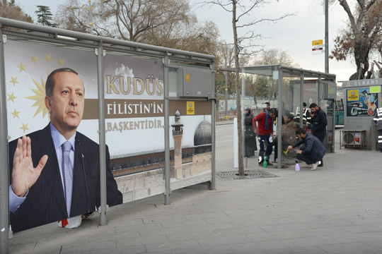 Büyükşehir'den 'Kudüs Filistin'in Başkentidir' Temalı Otobüs Durağı