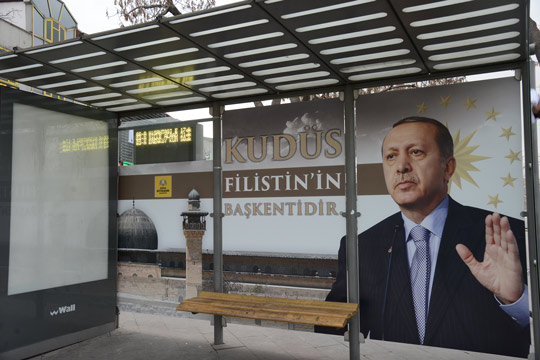 Büyükşehir'den 'Kudüs Filistin'in Başkentidir' Temalı Otobüs Durağı