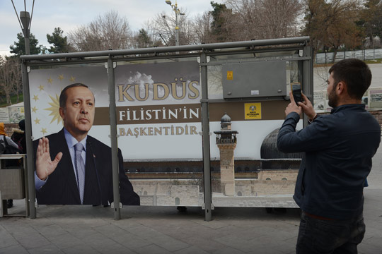 Büyükşehir'den 'Kudüs Filistin'in Başkentidir' Temalı Otobüs Durağı
