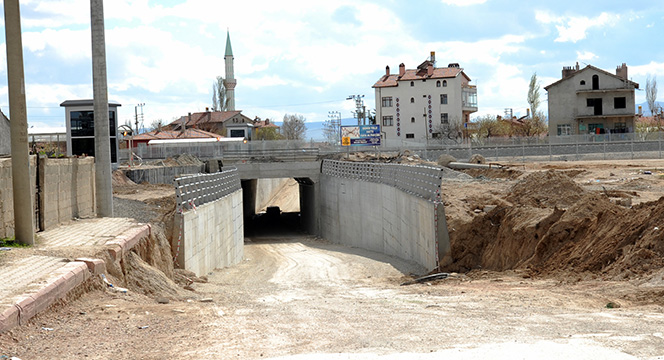 Hızlı Tren Hattına 4 Adet Araç Alt Geçidi Yapılıyor