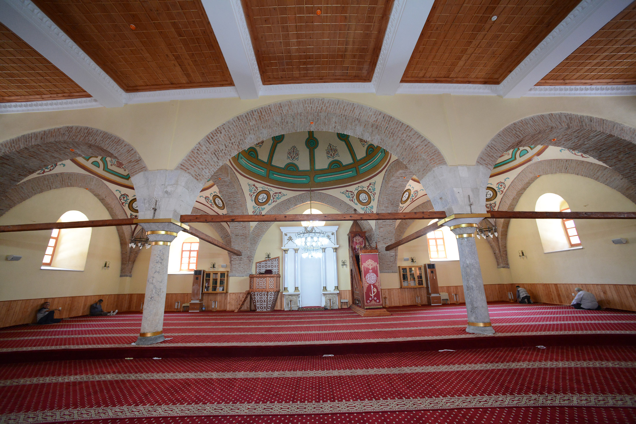 Tarihi Camileri Gelecek Kuşaklara Aktarıyoruz