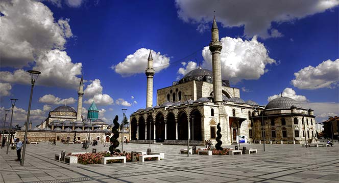 Tarihi Camileri Gelecek Kuşaklara Aktarıyoruz