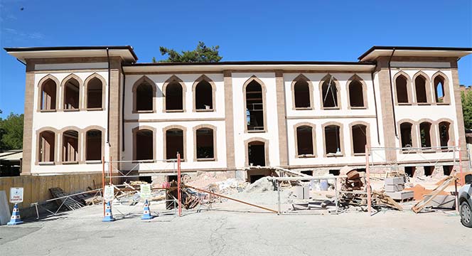 Gazi Mustafa Kemal İlkokulu Eski Günlerine Kavuşuyor