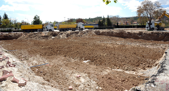 Meram Son Durakta Yeraltı Katlı Otopark Yapımı Başladı