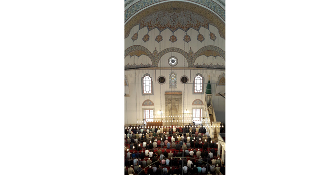 Tarihi Sultan Selim Camii Yeniden İbadete Açıldı