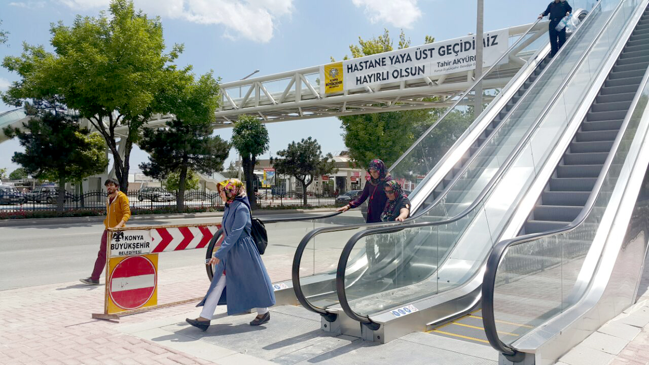 İstanbul Yolu Üzeri Yeni Doğumevi Yanındaki Yaya Üst Geçidi Hizmete Girdi