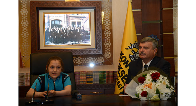 23 Nisan'da Makamlar Çocuklara Emanet