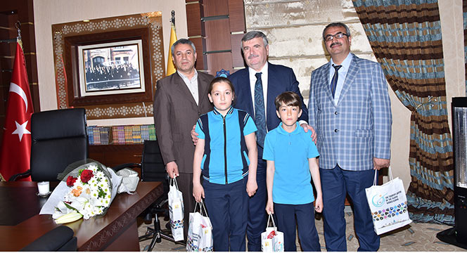 23 Nisan'da Makamlar Çocuklara Emanet