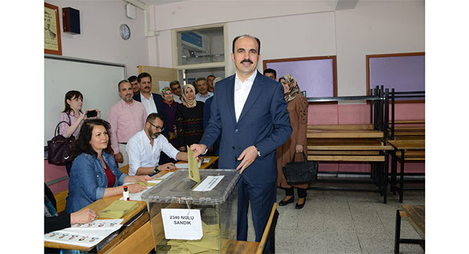 Başkan Altay Oyunu 2340 Nolu Sandıkta Kullandı
