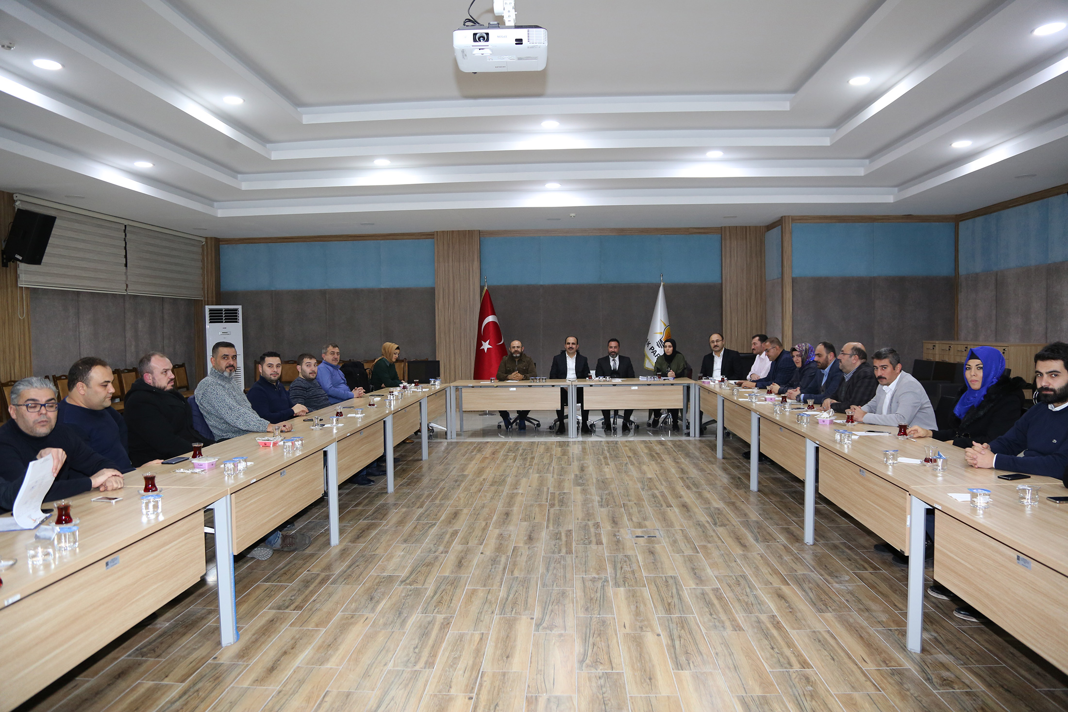 Başkan Altay'dan AK Parti Selçuklu ve İl Gençlik Kollarına Ziyaret