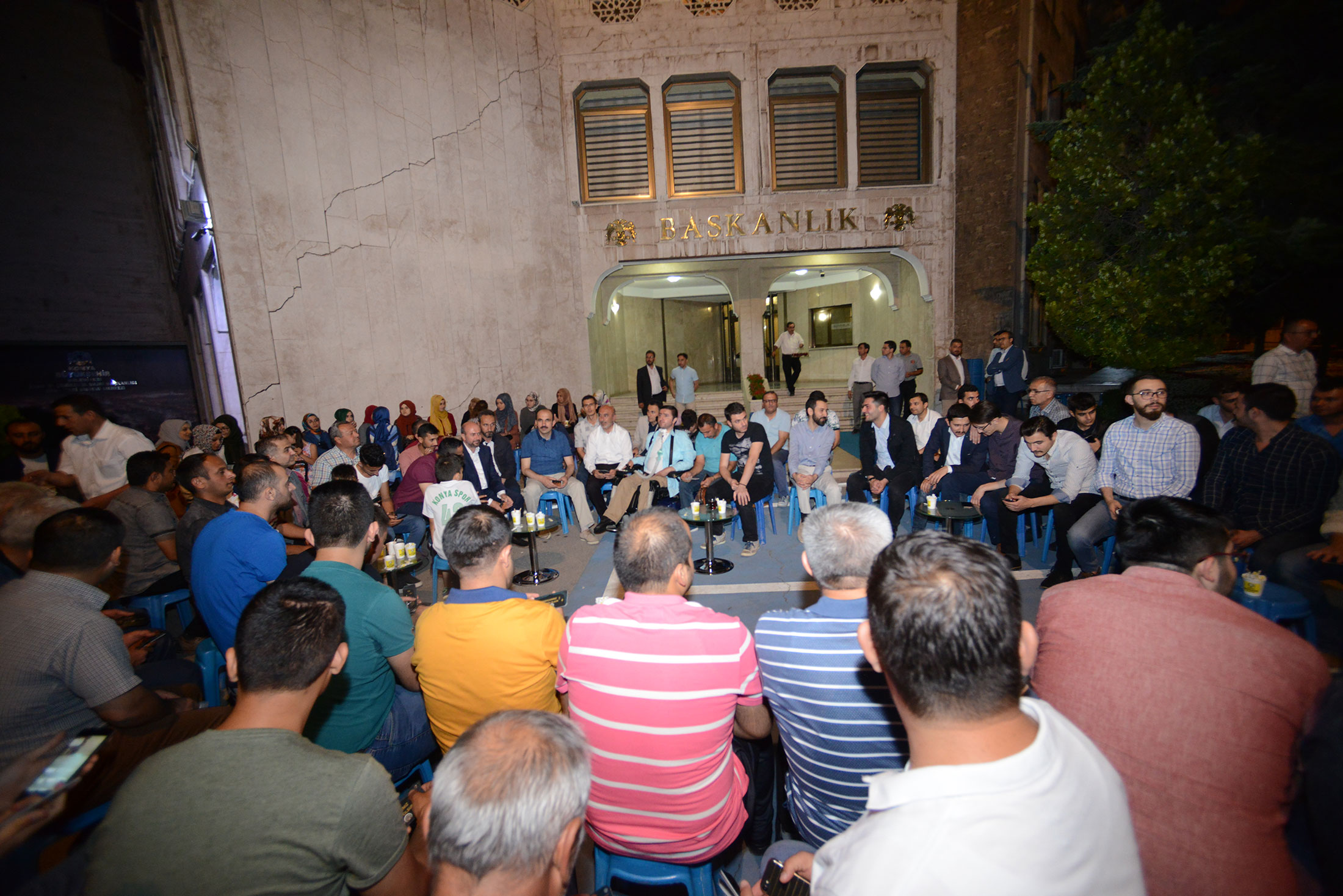 Başkan Altay Belediye Bahçesinde Gençlerle Buluştu