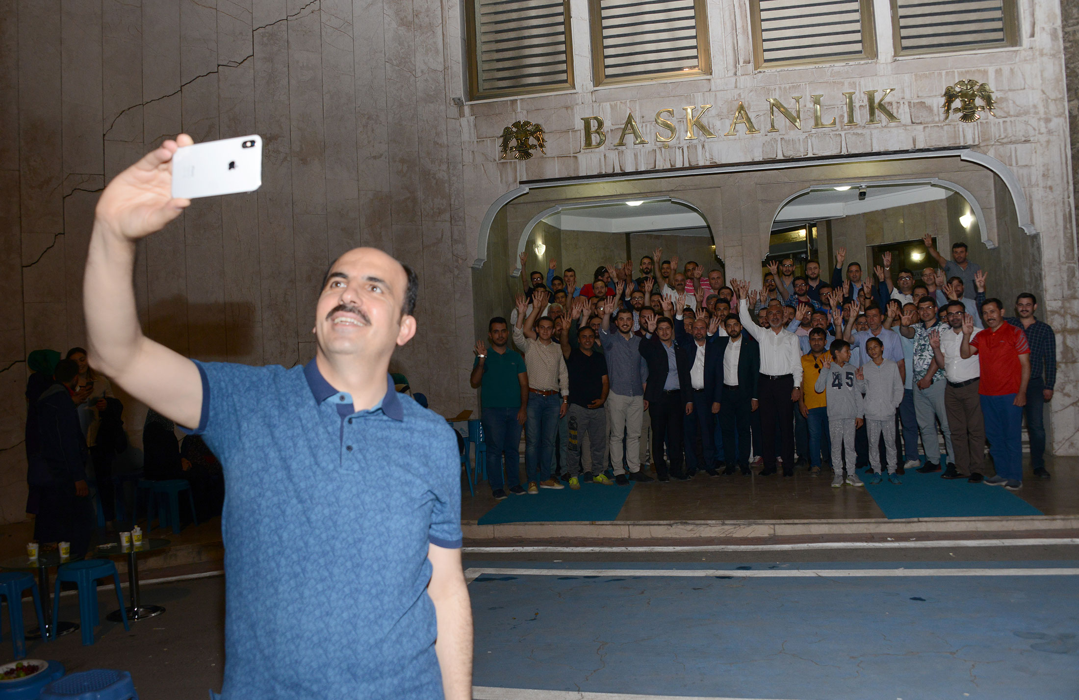 Başkan Altay Belediye Bahçesinde Gençlerle Buluştu