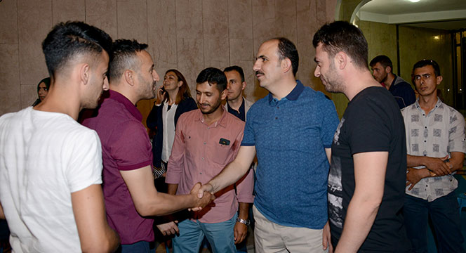 Başkan Altay Belediye Bahçesinde Gençlerle Buluştu