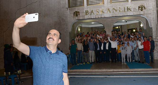 Başkan Altay Belediye Bahçesinde Gençlerle Buluştu