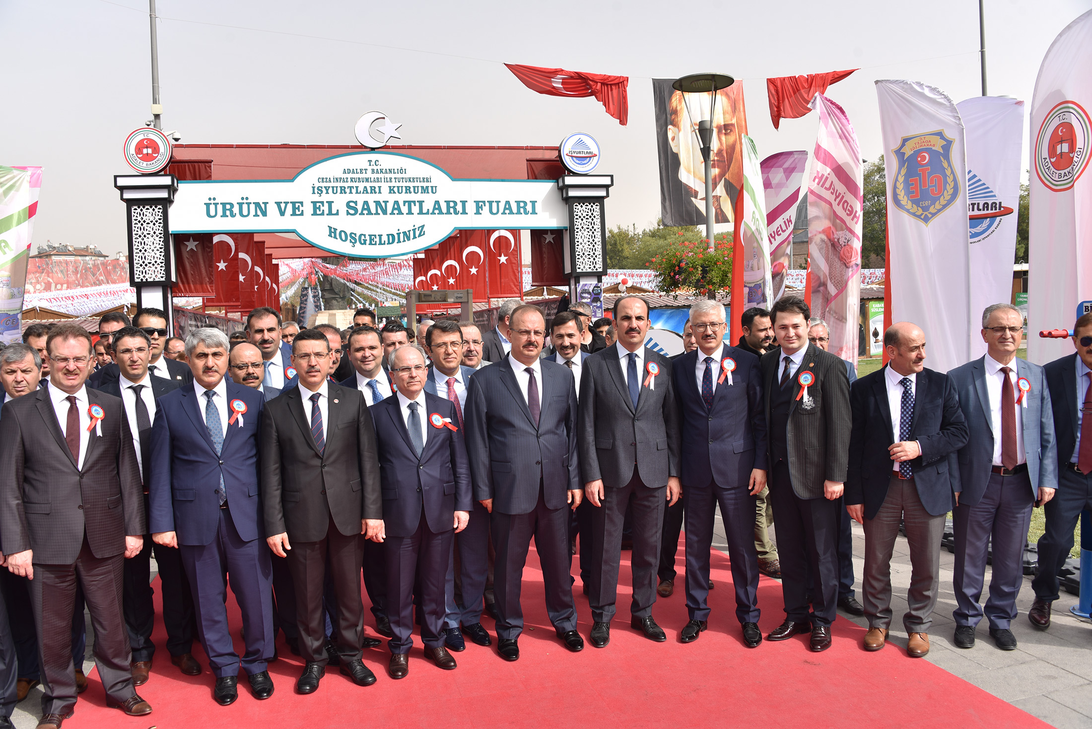 İşyurtları Kurumu'nun Ürün ve El Sanatları Fuarı Konya'da Açıldı 