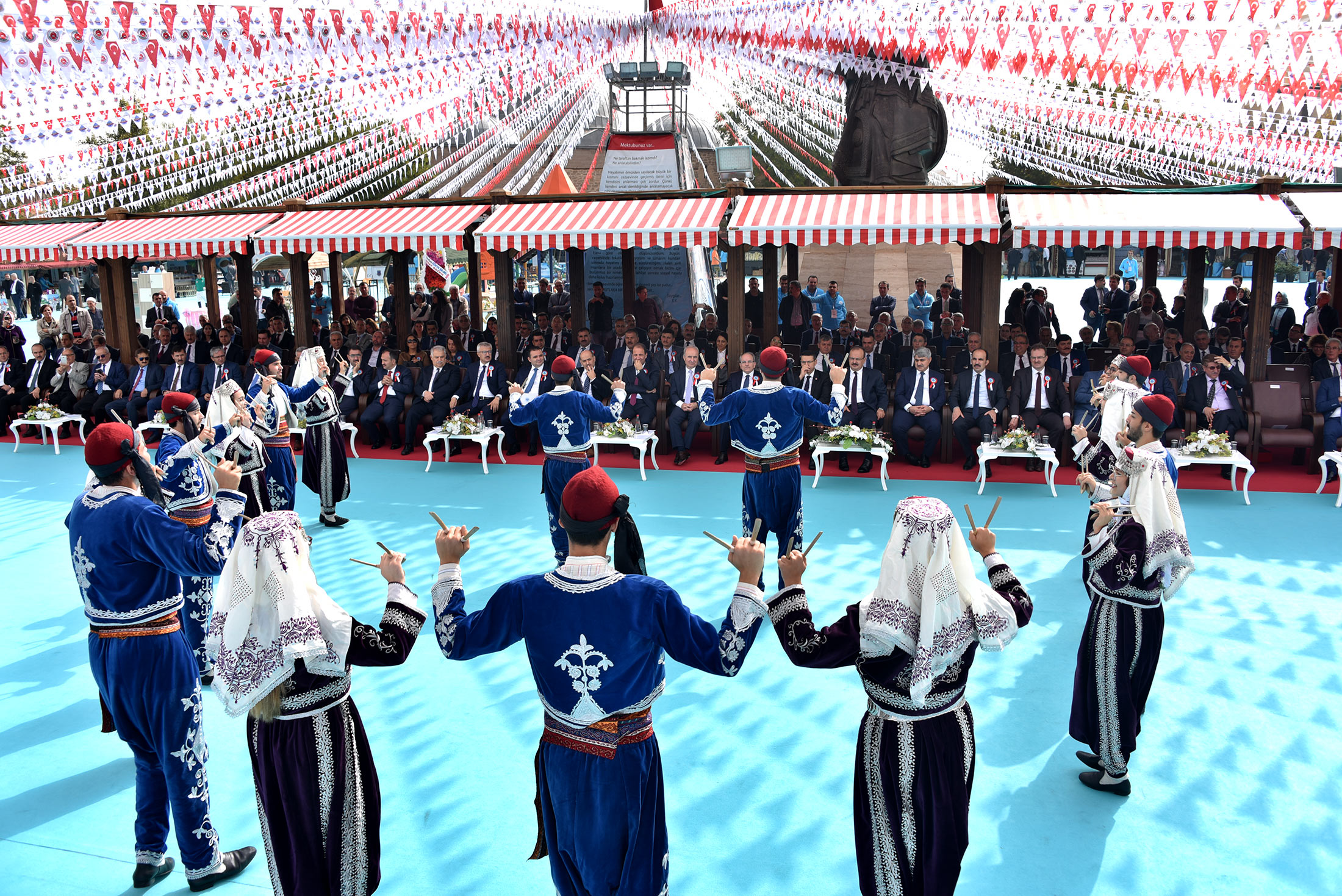 İşyurtları Kurumu'nun Ürün ve El Sanatları Fuarı Konya'da Açıldı 