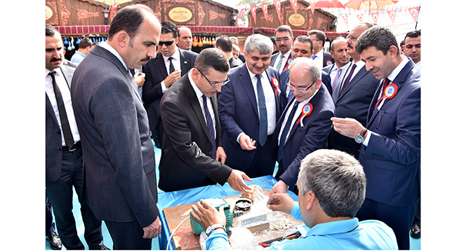 İşyurtları Kurumu'nun Ürün ve El Sanatları Fuarı Konya'da Açıldı 