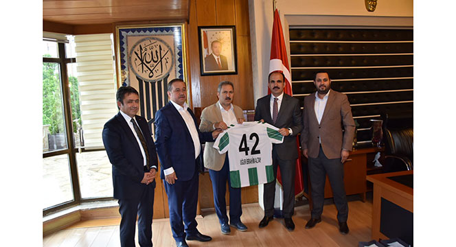 Konyaspor Yönetimi Başkan Altay'ı Ziyaret Etti