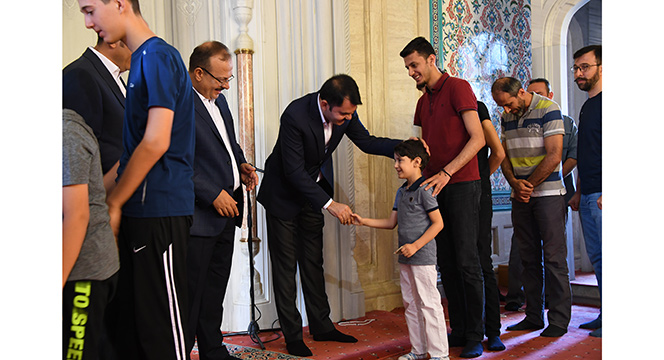 Bayramlar Bir ve Beraber Olduğumuzu Bize Hatırlatıyor