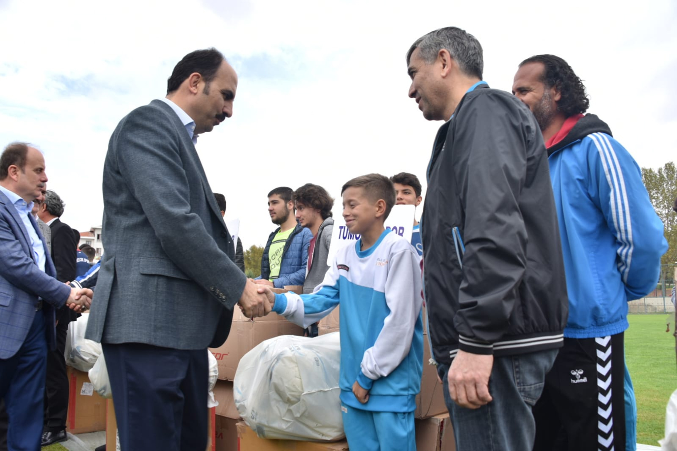 Büyükşehir'den Amatör Spor Kulüplerine Malzeme Desteği