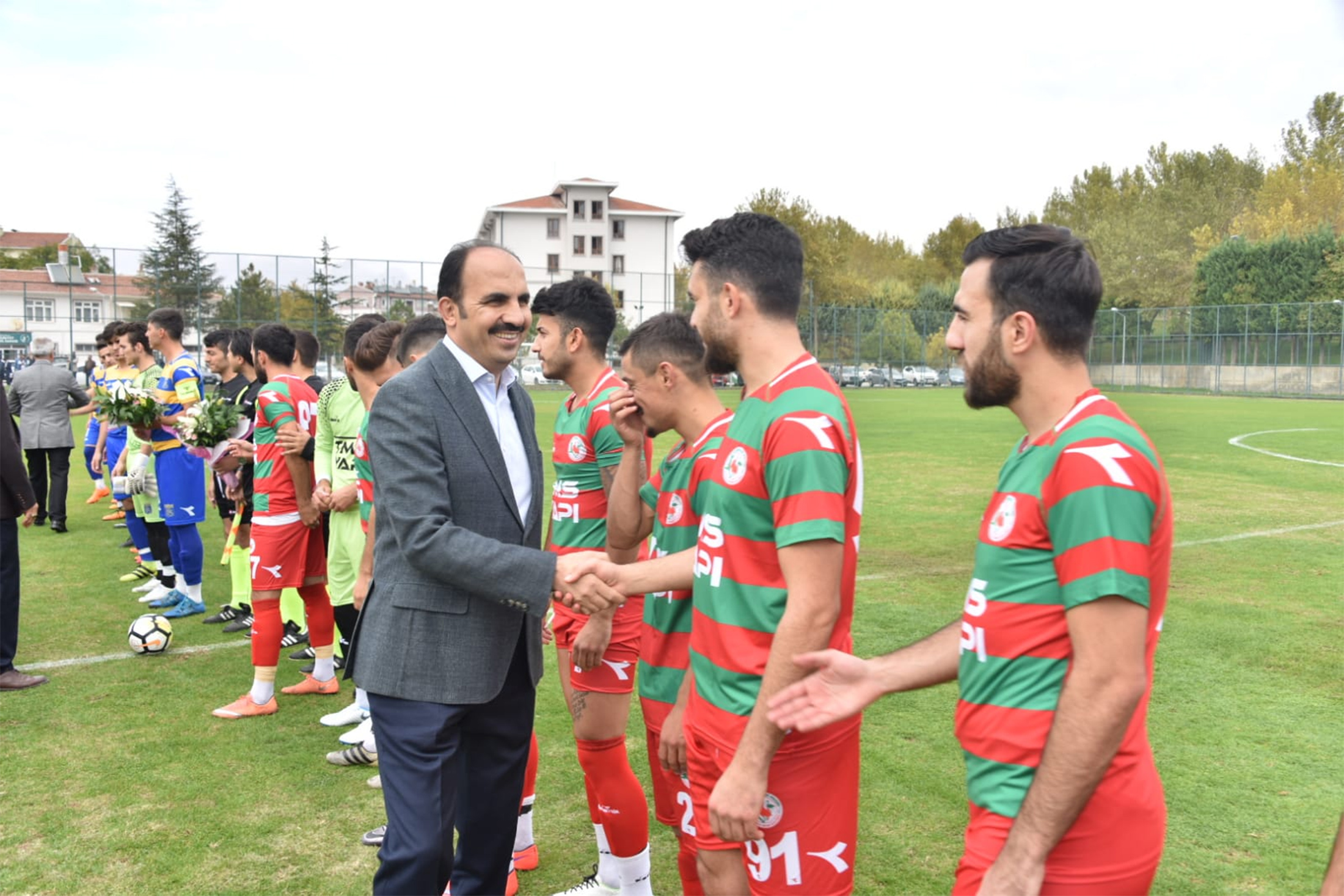 Büyükşehir'den Amatör Spor Kulüplerine Malzeme Desteği