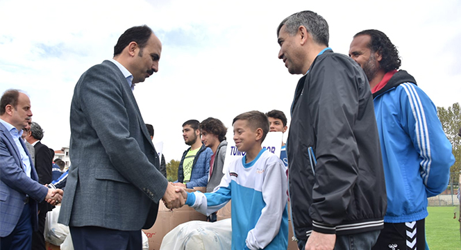 Büyükşehir'den Amatör Spor Kulüplerine Malzeme Desteği