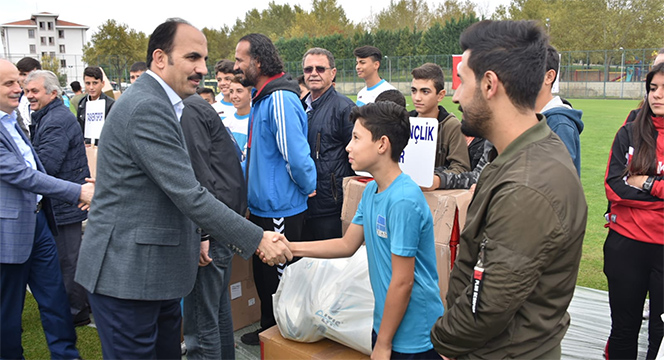 Büyükşehir'den Amatör Spor Kulüplerine Malzeme Desteği