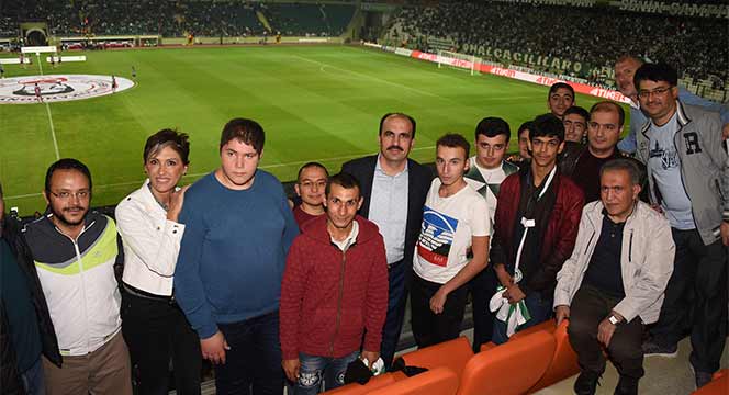 Başkan Altay, Konyaspor-Beşiktaş Maçında Özel Eğitim Öğrencileriyle Buluştu