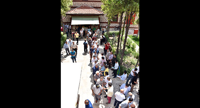 Başkan Altay Sahip Ata Camii'nde Vatandaşlarla Buluştu