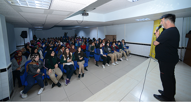 Büyükşehir Gençlere Hayvan Sevgisi Aşılıyor